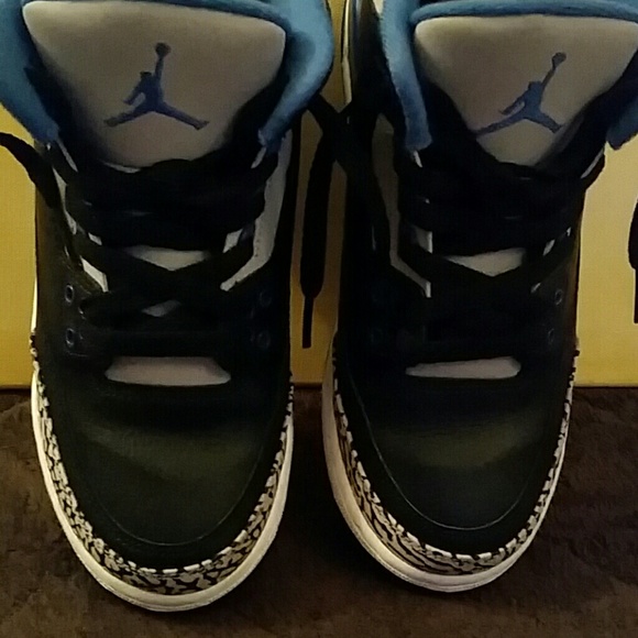 ****sold**** AUTHENTIC RETRO AIR JORDANS - Picture 2 of 4