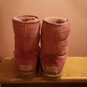 UGGS