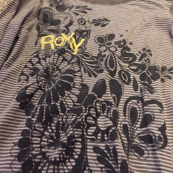 SOLD 🚫Roxy long sleeve - Picture 2 of 3