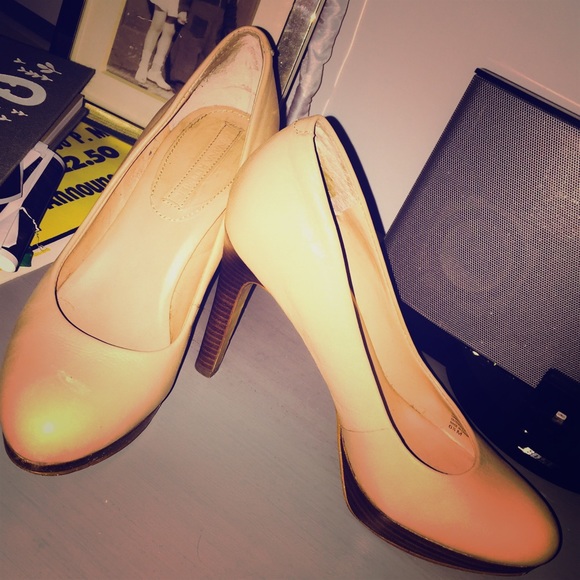 Beautiful Nude Platform Pump, Banana Republic