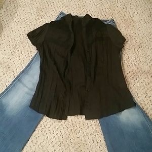 Button down short sleeve shirt