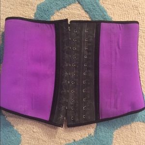 ⚡️SALE⚡️Ann Cherry waist trainer size36