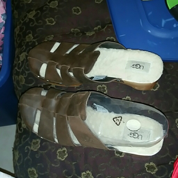 UGGS sandals