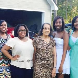 Meet your Posher, Yasmine