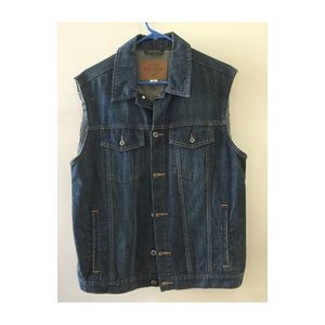 Denim cut off sleeve jacket