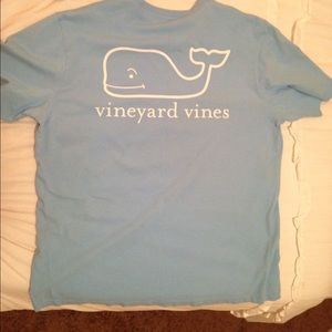 Vineyard vines tshirt.