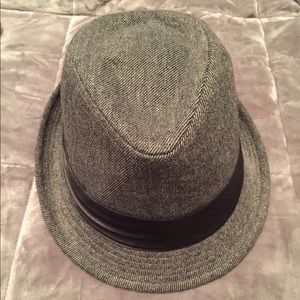 Gray fedora with silk around brim.
