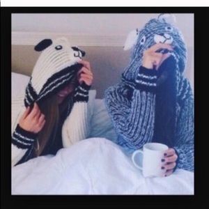 Bear cardigan M/L nwt