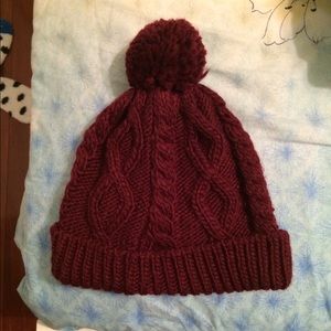 NWOT🎈 F21 pom-pom beanie