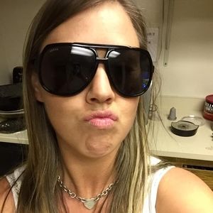 Meet your Posher, Terra lee