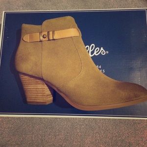 Ankle boots- never worn!