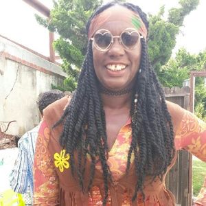 Meet your Posher, Sharon