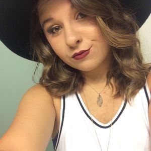 Meet your Posher, Nicole