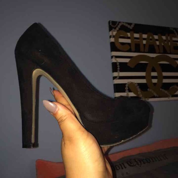 Black Suede Platforms 👑 - Picture 2 of 4