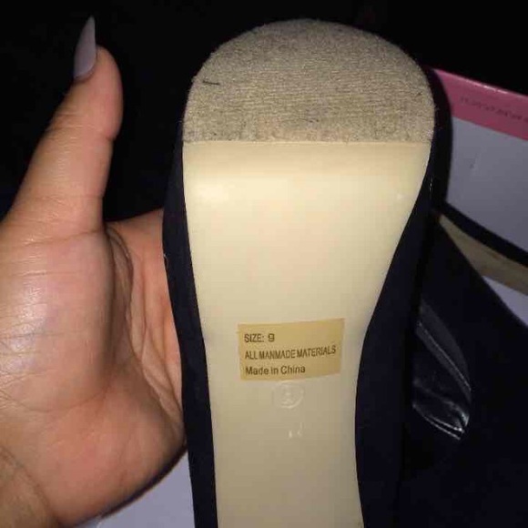 Black Suede Platforms 👑 - Picture 4 of 4