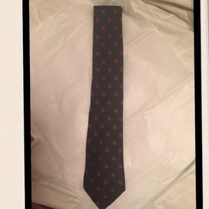 GUCCI MEN'S BLACK TIE WITH VINTAGE RED LETTER G