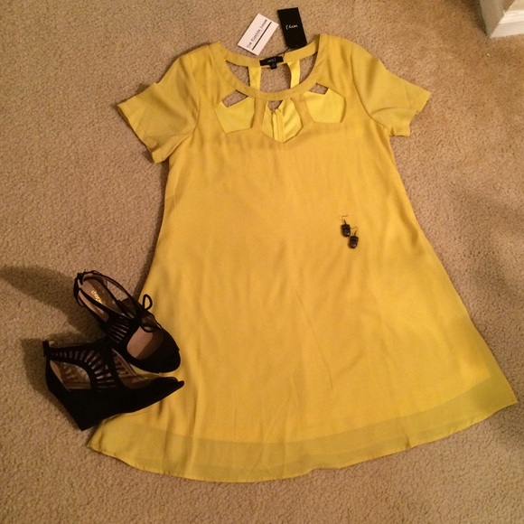 veryJ Dresses & Skirts - veryJ Mustard Geometric Cutout Zip Up Back Dress