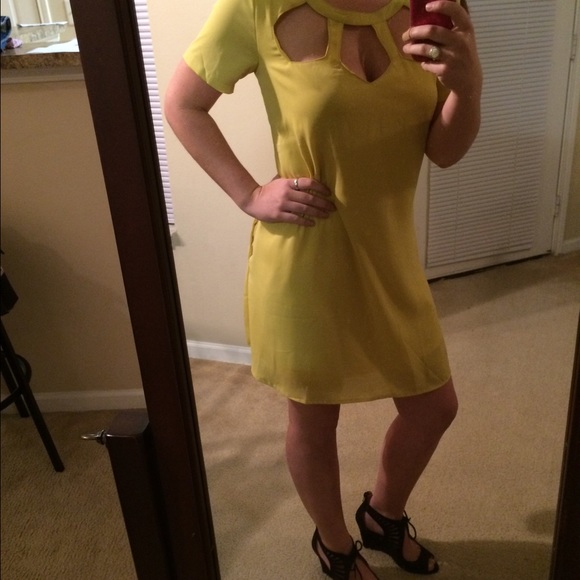 veryJ Mustard Geometric Cutout Zip Up Back Dress - Picture 4 of 4