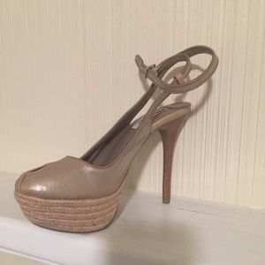 Gold Jennifer Lopez Heels!!!
