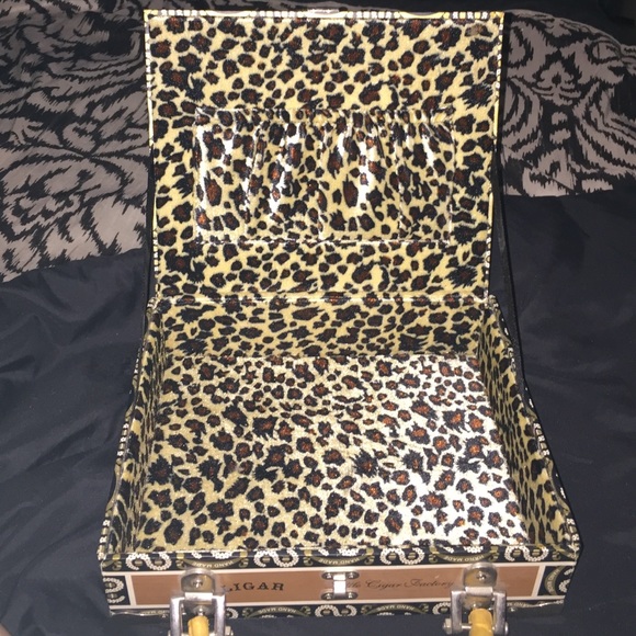 Mark Christopher Cigar Purse - Picture 3 of 4