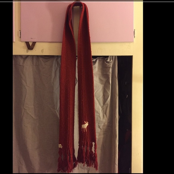 SOLD🔴Red Abercrombie&Fitch scarf🔴