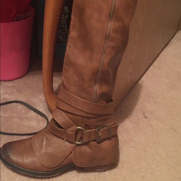 Buckle brand boots Not Rated - Picture 3 of 4