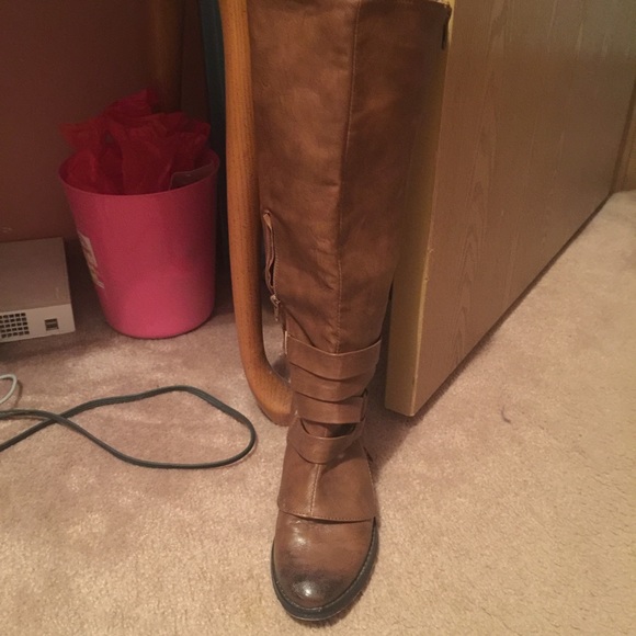 Buckle brand boots Not Rated - Picture 4 of 4