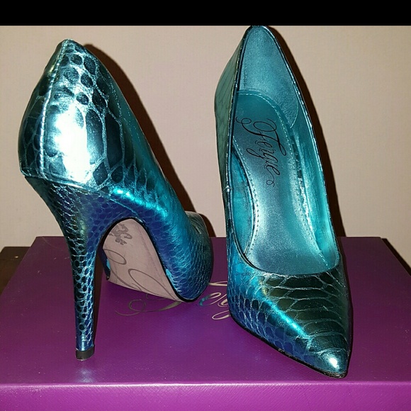 Fergie - Turquoise Pointy Toe Heels