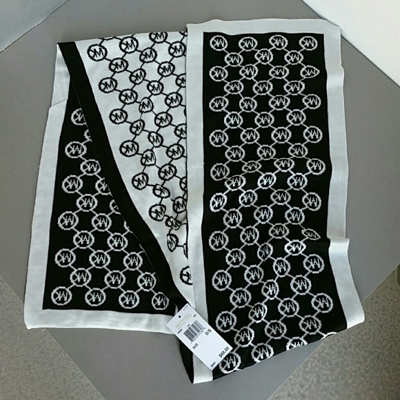 Michael Kors Classy scarf NWT - Picture 2 of 4