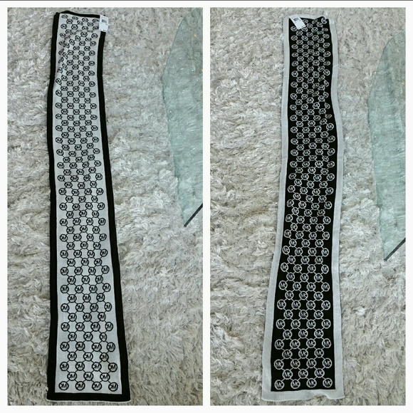 Michael Kors Classy scarf NWT - Picture 4 of 4