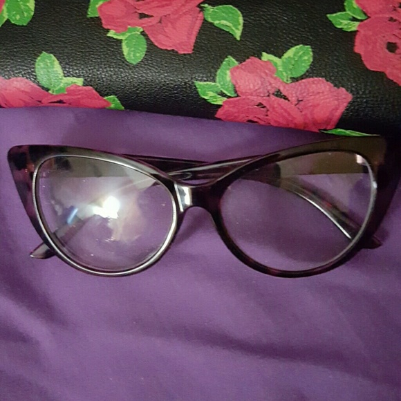 Cat eye frames