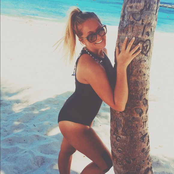 👻Get to know your Posher👻 - Picture 3 of 3