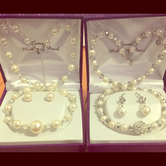 Necklace/ earrings