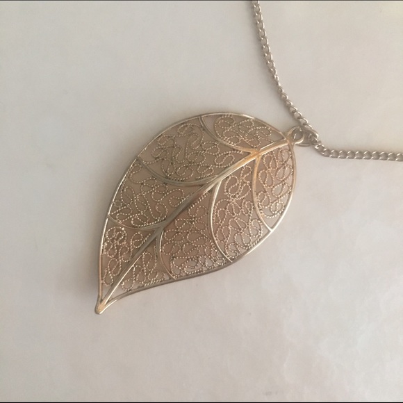 Gold Leaf Pendant Necklace