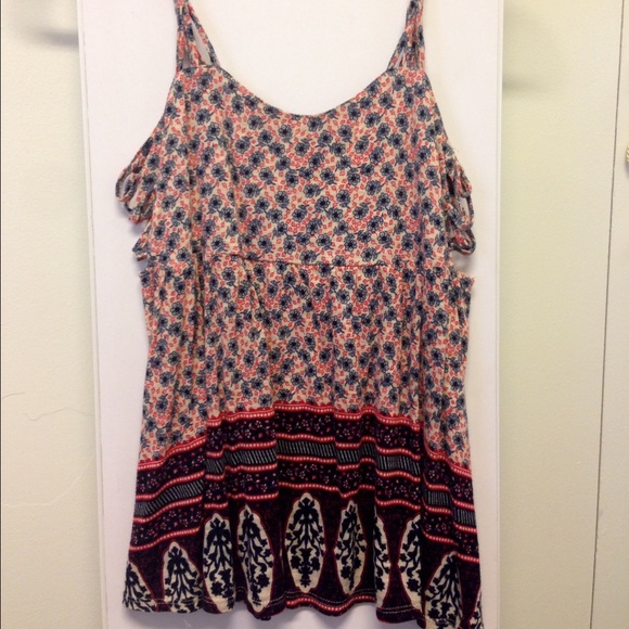 ✨ Floral tank