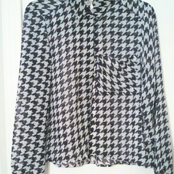 Houndstooth button up