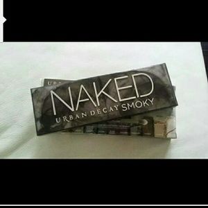 🌷URBAN DECAY SMOKY🌷