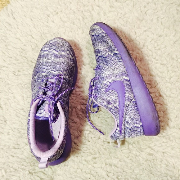 Nike Shoes - Nike roshe run