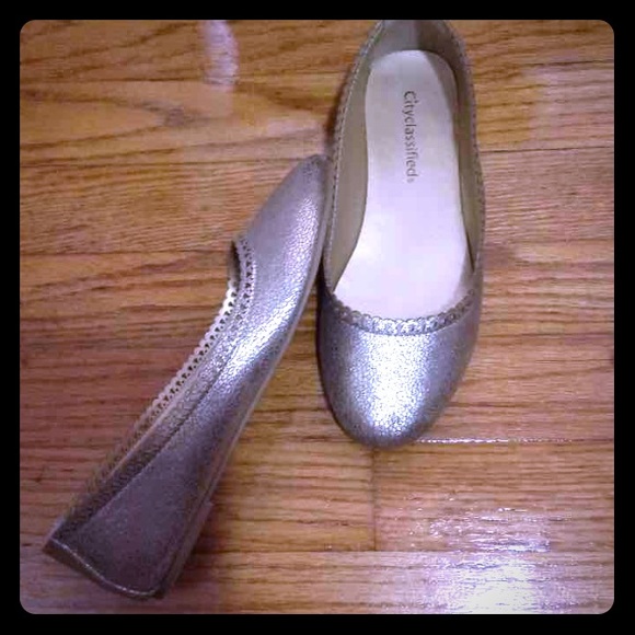 Cute gold flats