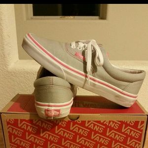 Vans in great condition with box and wrapping pape