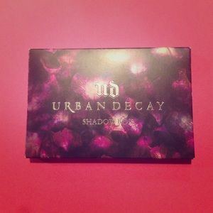 URBAN DECAY SHADOW BOX💜