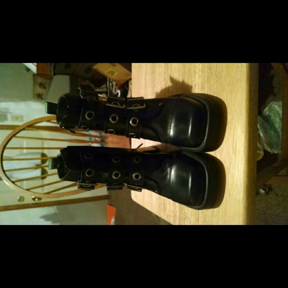 Motorcycle boots
