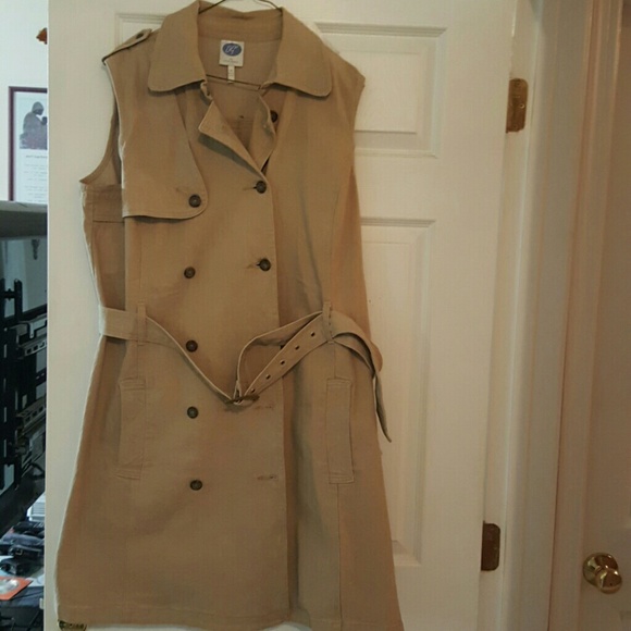 Khaki sleeveless belted dress