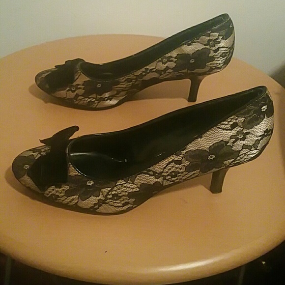 Shoes - Picture 2 of 4