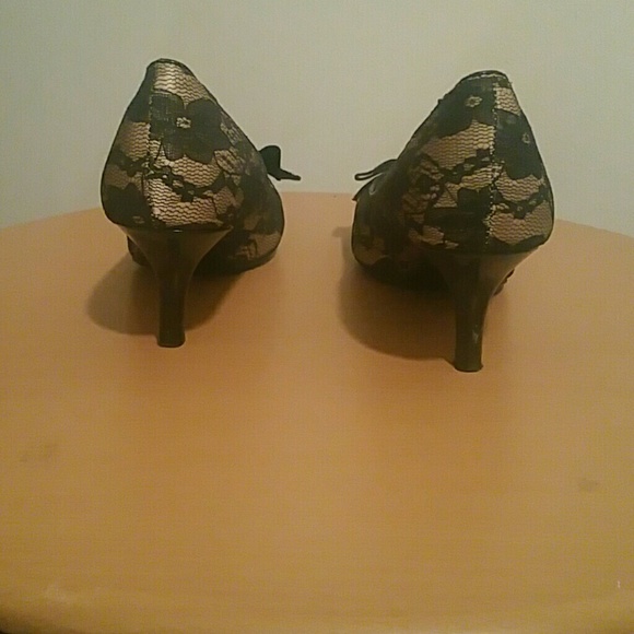Shoes - Picture 3 of 4