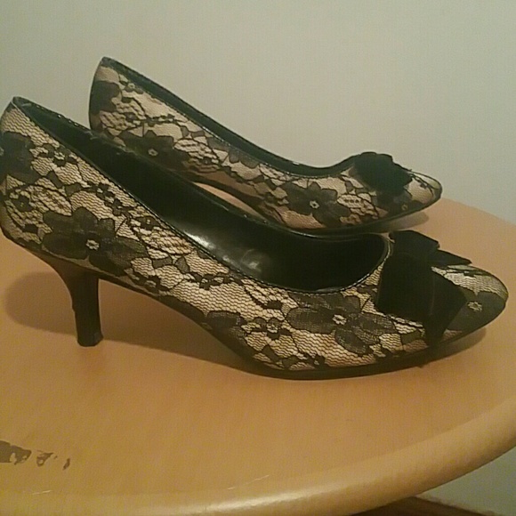 Shoes - Picture 4 of 4