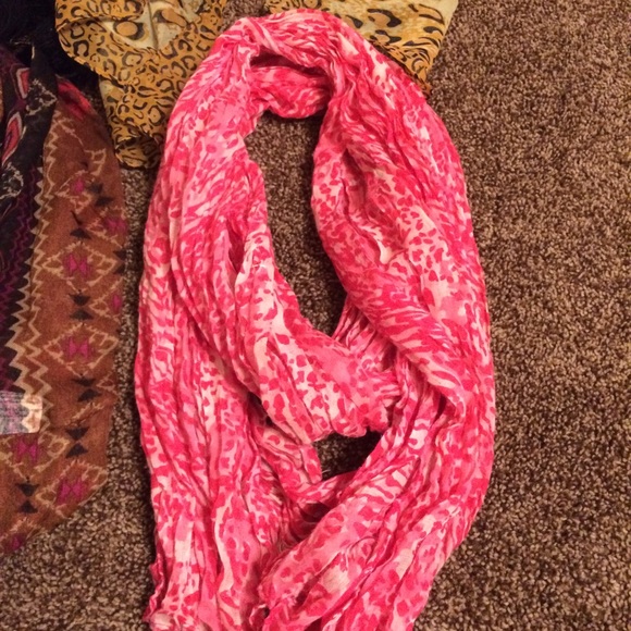 Scarfs - Picture 3 of 4