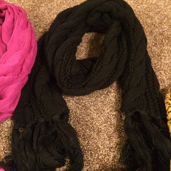 Scarfs - Picture 4 of 4