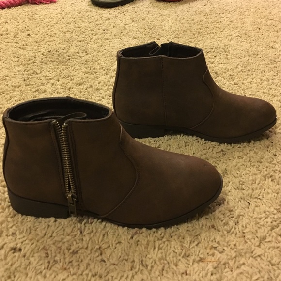 Brand new leather brown booties