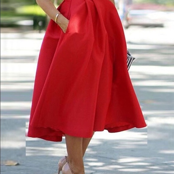 High waisted red skirt - Picture 2 of 2